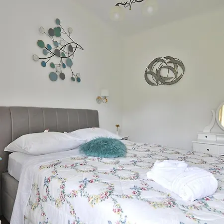 Apartment Bluestar Close To The Bacvice *
