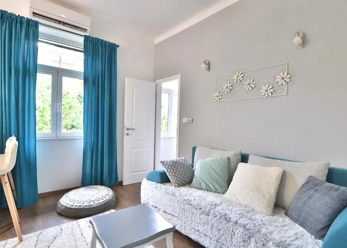 Bluestar Close To The Bacvice Split