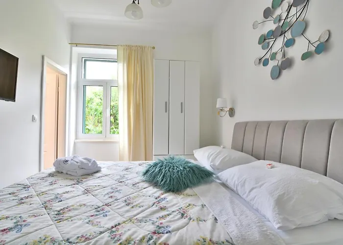 Bluestar Close To The Bacvice *