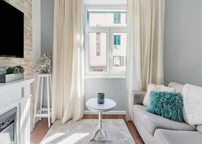 Bluestar Close To The Bacvice *